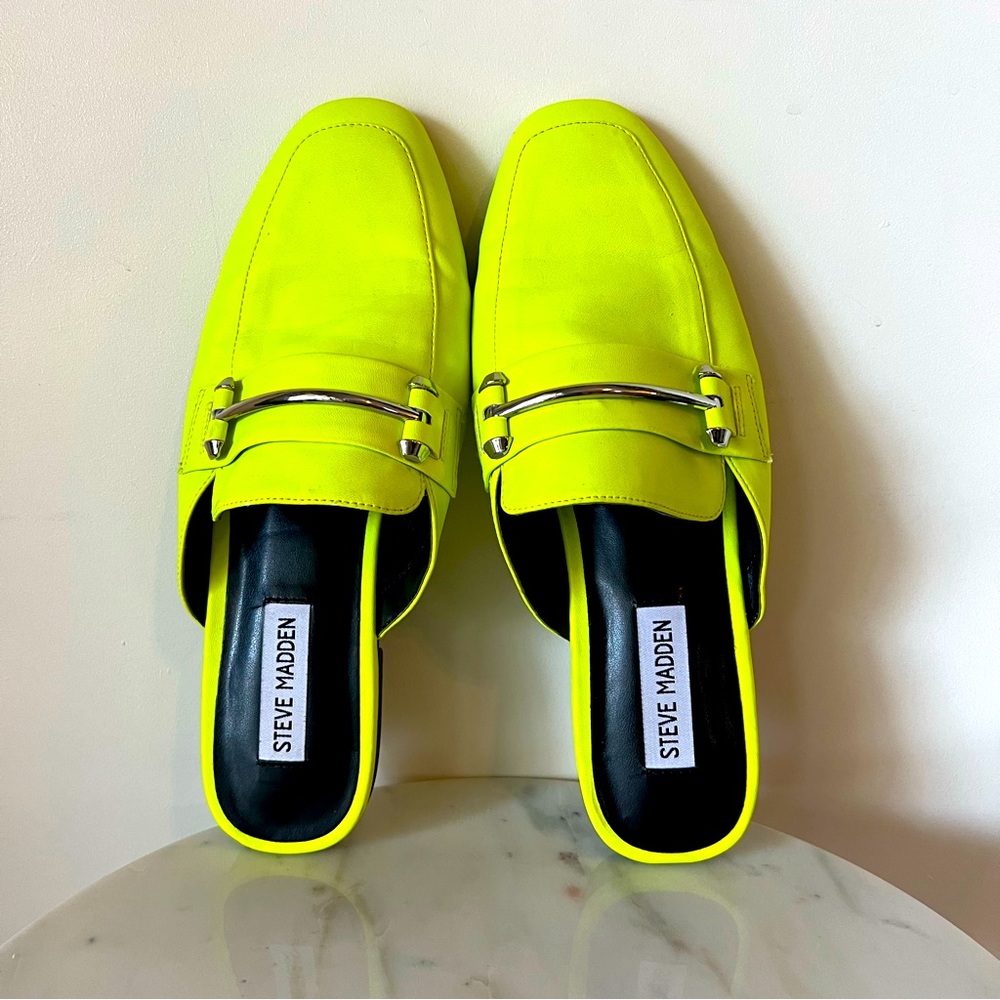 Steve Madden Women's Kandi Slip-on Loafer neon yellow size W 8.5